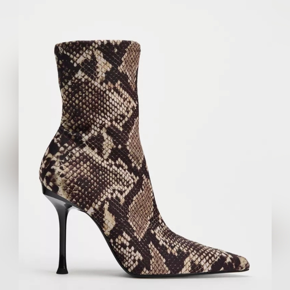 HEELED ANIMAL PRINT ANKLE BOOTS